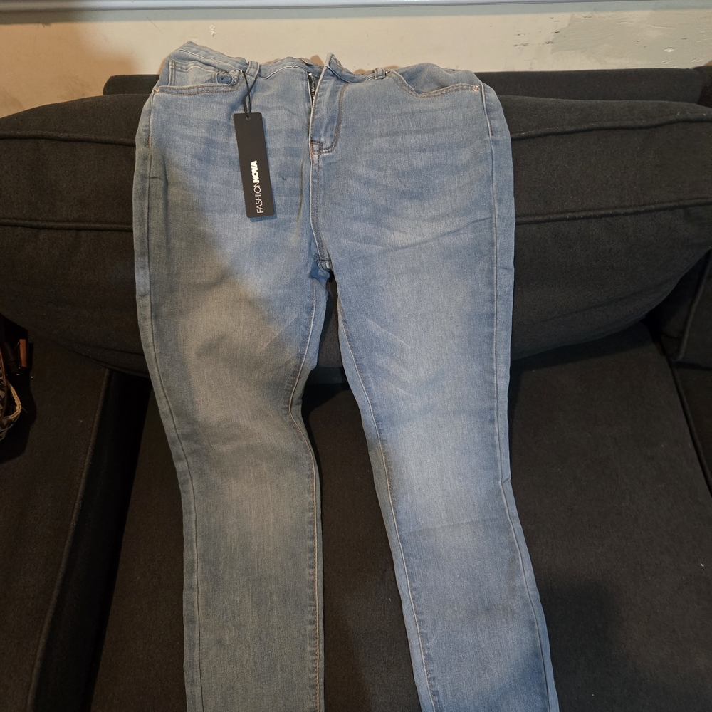 VWomen's Blue Jeans